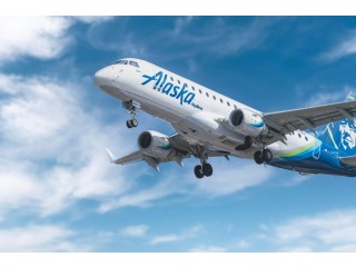 How does Alaska Airlines handle unaccompanied minors?